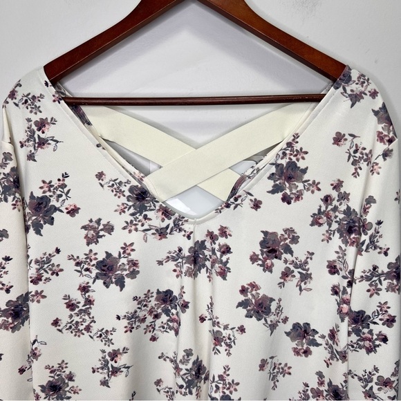Addition Elle Love & Legend Criss Cross Back Floral Vneck Blouse Size 3x - Picture 2 of 10